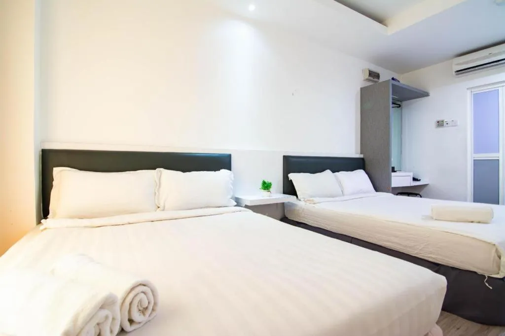 Bed in Hotel Zamburger Plaza Mahkota