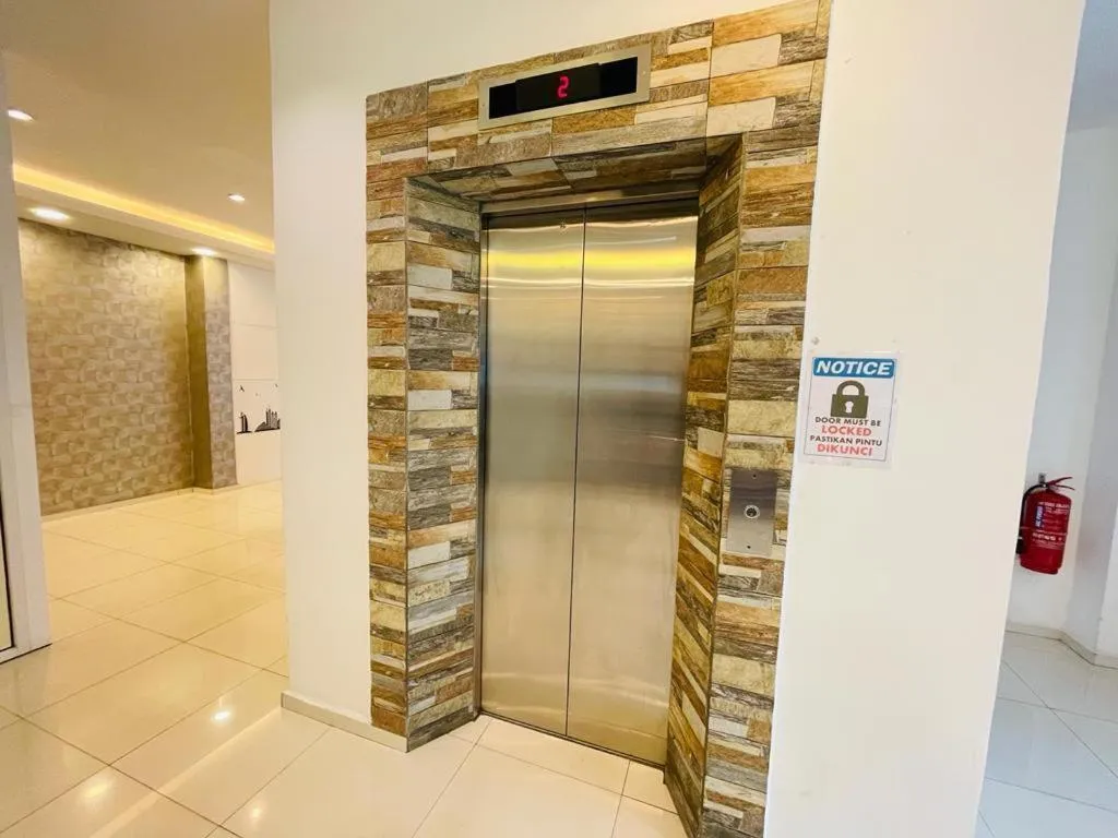 Hotel Zamburger Plaza Mahkota