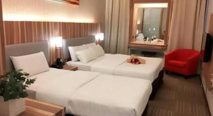 Bed in The Landmark Hotel Bed in The Landmark Hotel