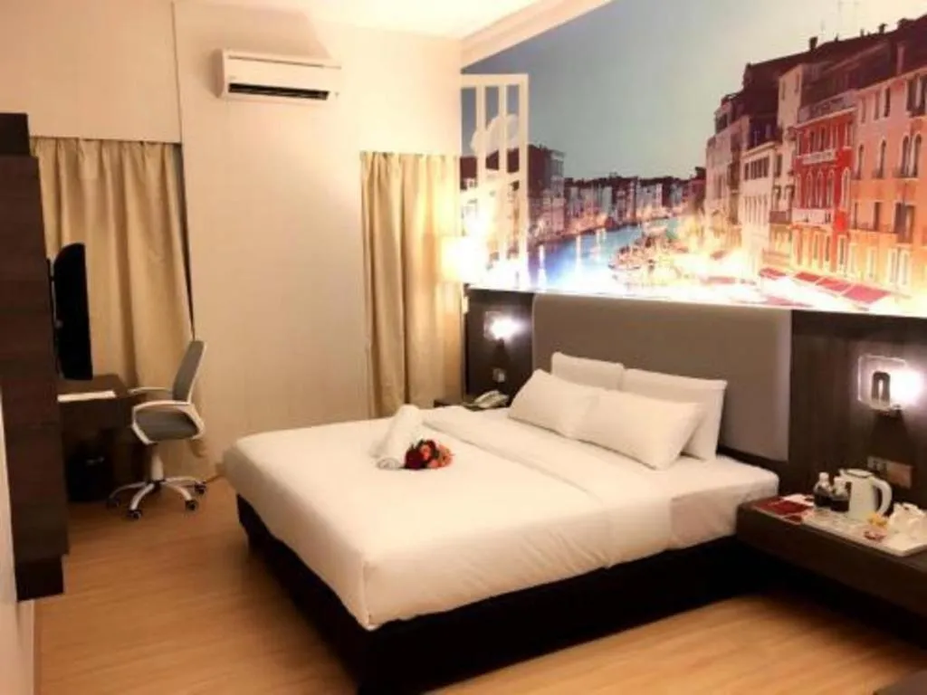 Bed in The Landmark Hotel