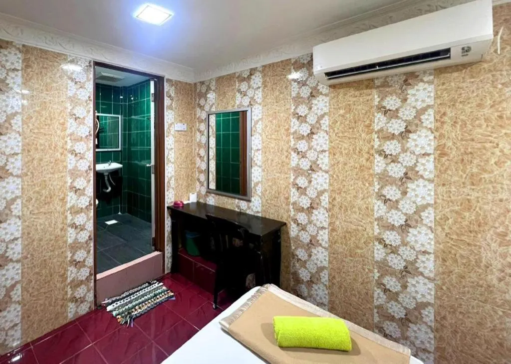 Bed in New Wave Hotel Melawati