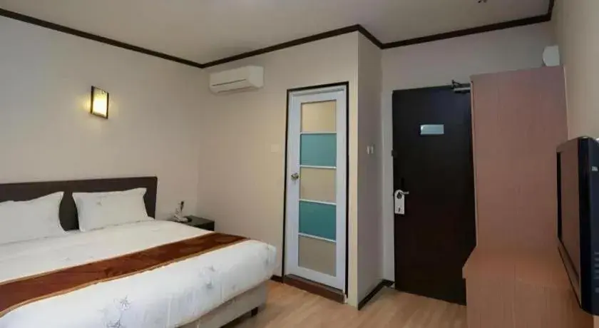 Bed in S Bee Hotel Bed in S Bee Hotel