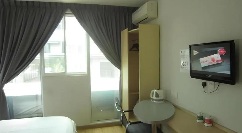 Bed in Hotel City Comfort Inn