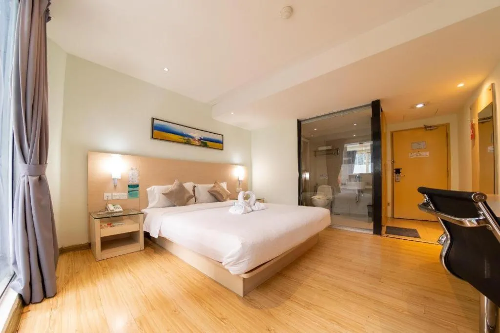 Bed in Hotel City Comfort Inn