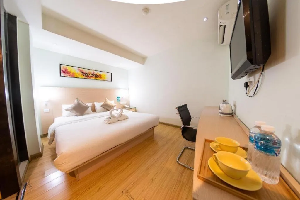 Bed in Hotel City Comfort Inn