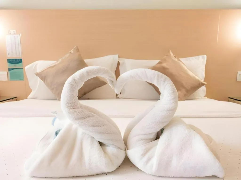 Bed in Hotel City Comfort Inn