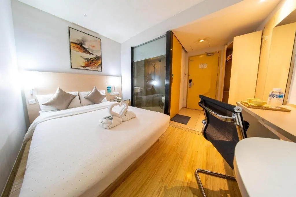 Bed in Hotel City Comfort Inn