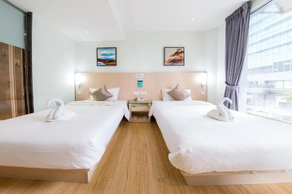 Bed in Hotel City Comfort Inn