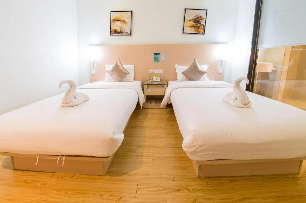 Bed in Hotel City Comfort Inn