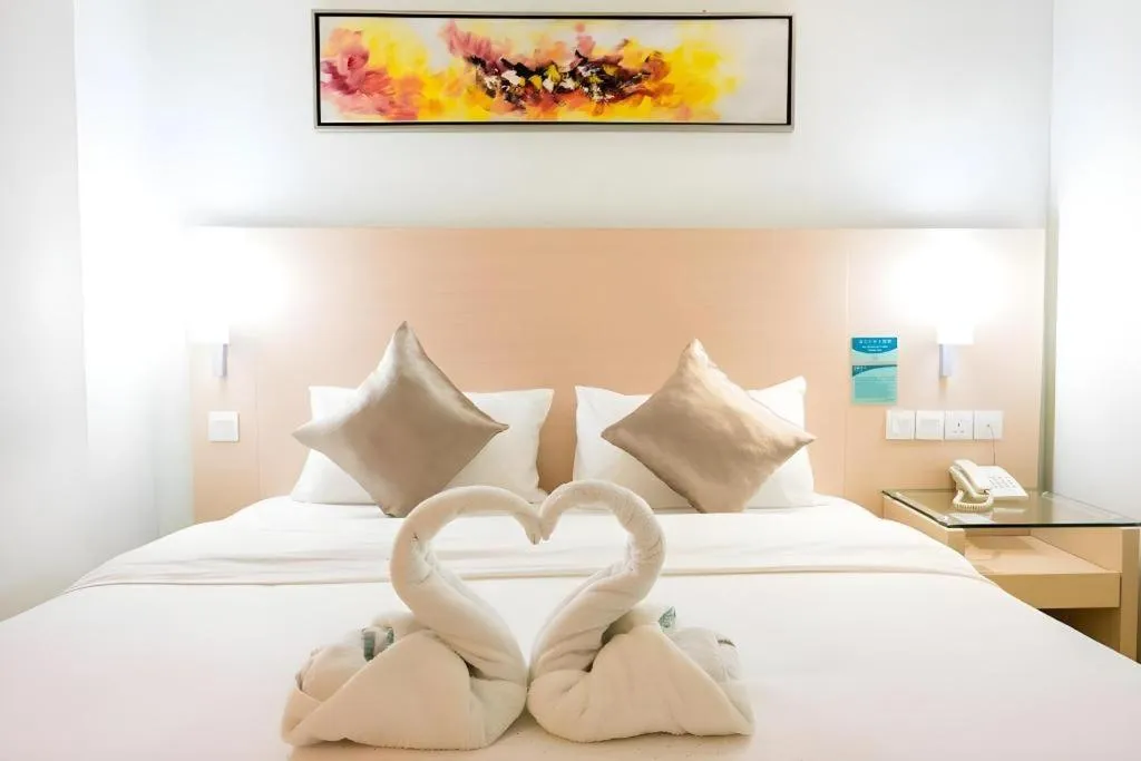 Bed in Hotel City Comfort Inn