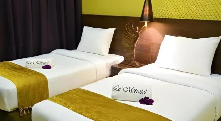 Bed in Le Metrotel