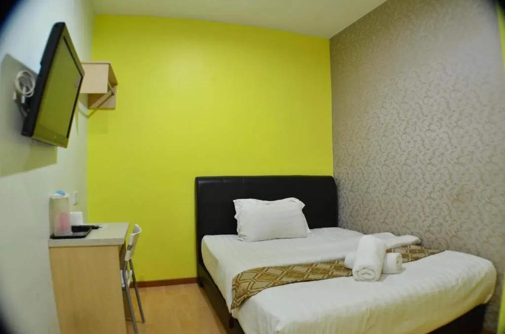 Bed in Hotel Zamburger Sungai Besi