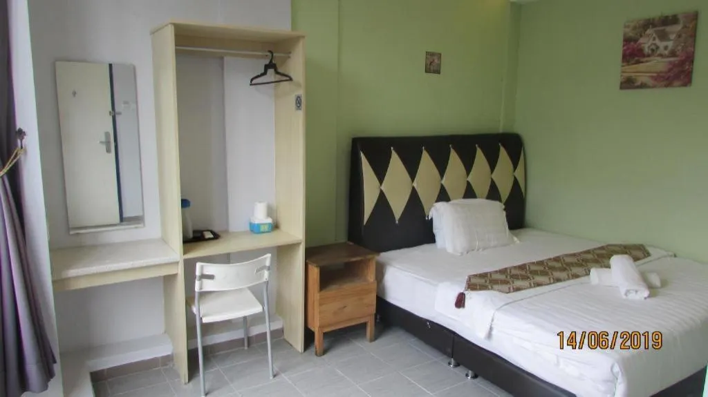 Bed in Hotel Zamburger Sungai Besi