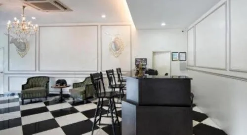 Luscious Hotel