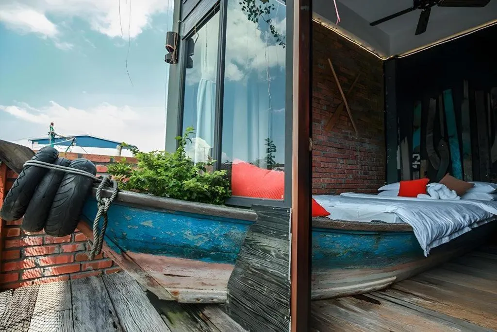 Bed in The Happy 8 Retreat @ Kuala Sepetang