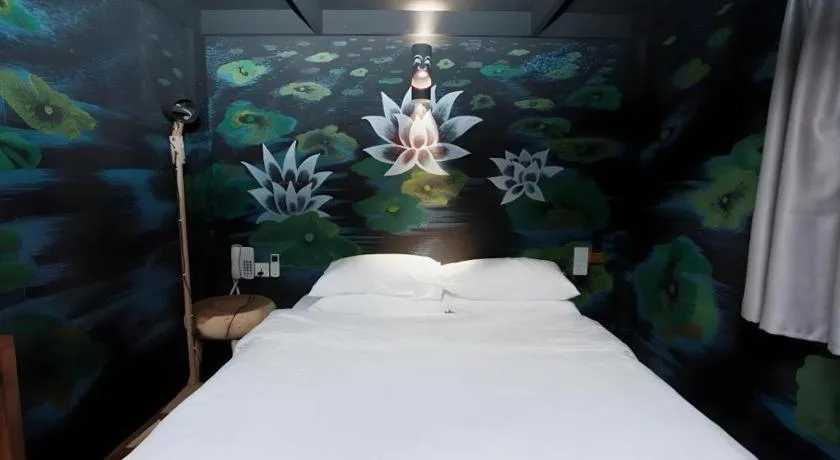 Bed in The Happy 8 Retreat @ Kuala Sepetang