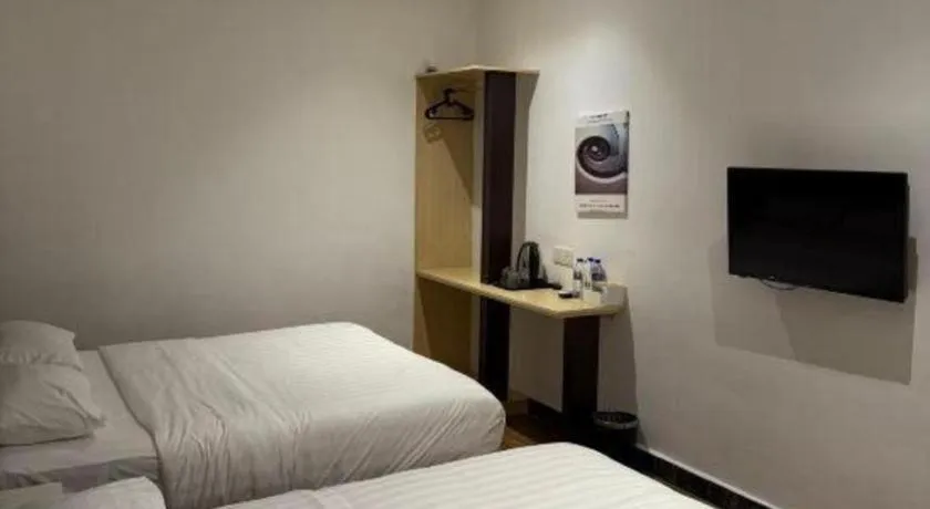 Bed in Hotel Zamburger Bentong