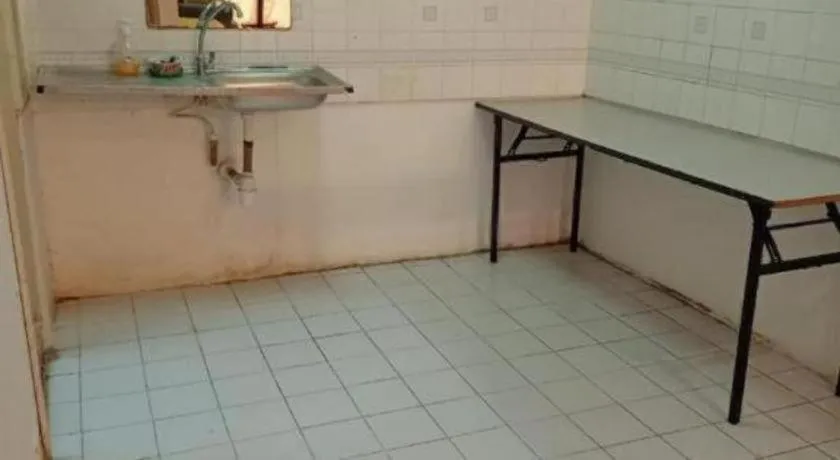 Hotel Centrepoint (Self Check In After 5PM)