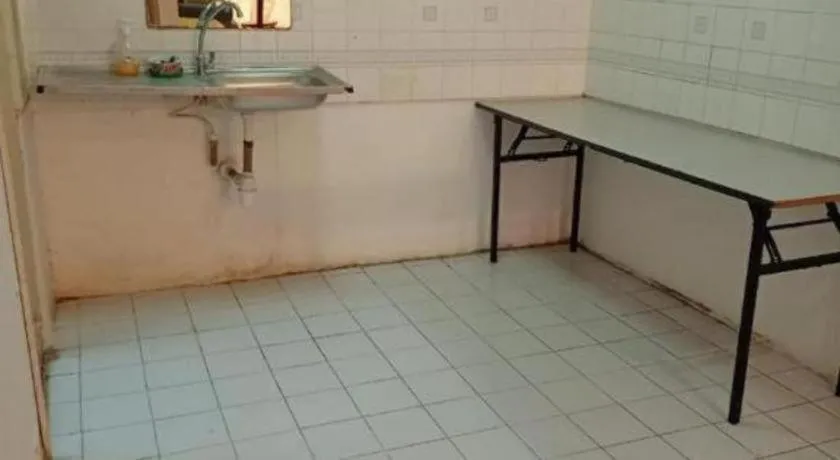 Hotel Centrepoint (Self Check In After 5PM)