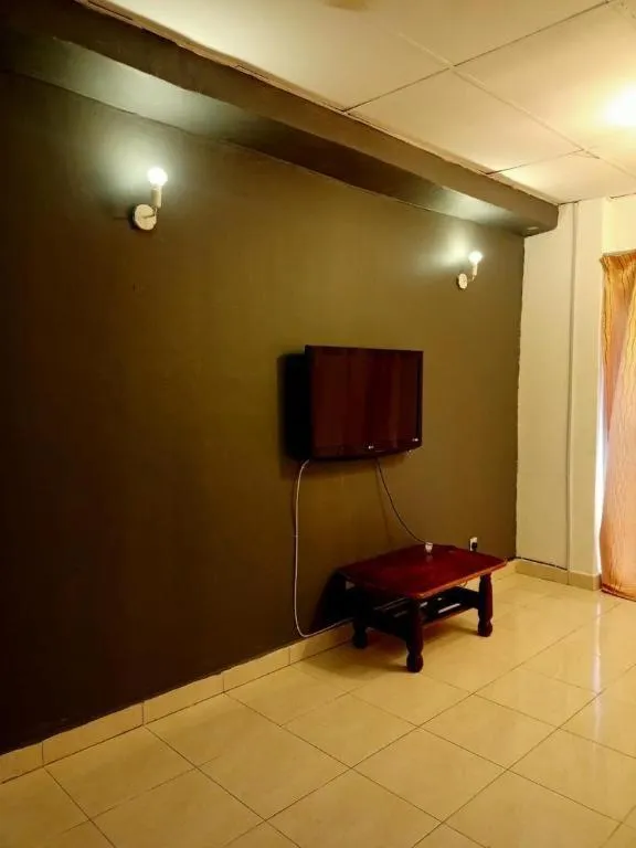 Hotel Centrepoint (Self Check In After 5PM)