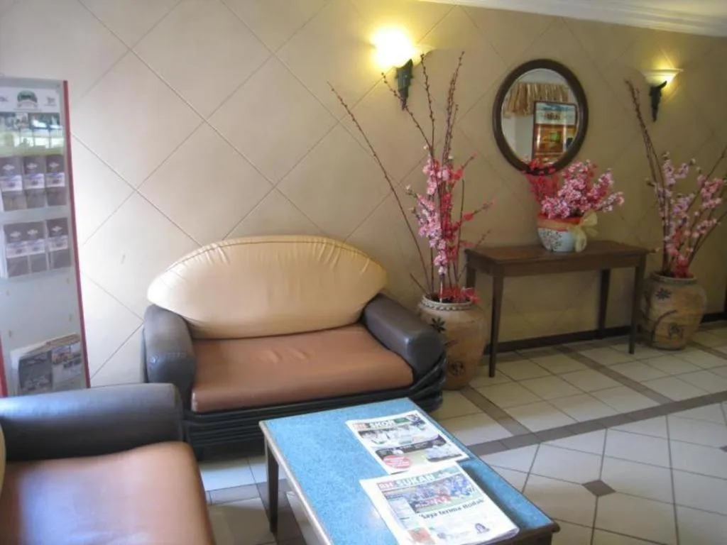 Hotel Centrepoint (Self Check In After 5PM)