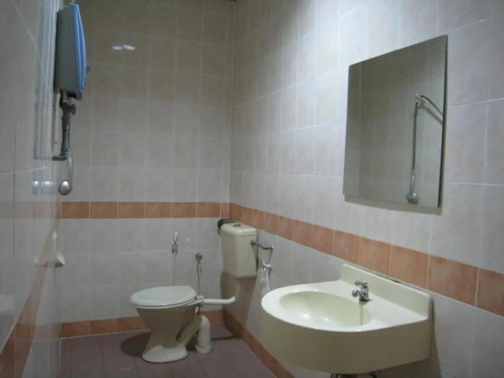 Hotel Centrepoint (Self Check In After 5PM)