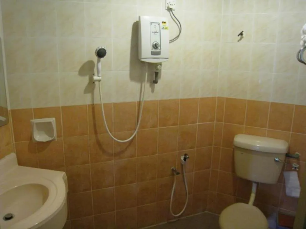 Hotel Centrepoint (Self Check In After 5PM)