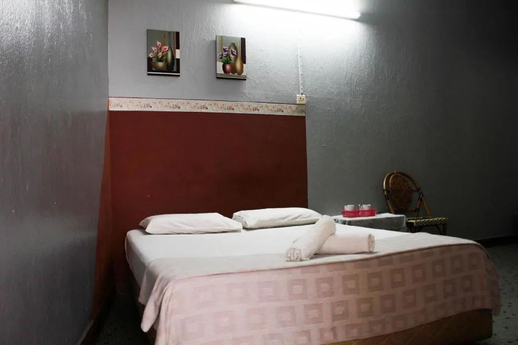 Bed in Sun Golden Inn