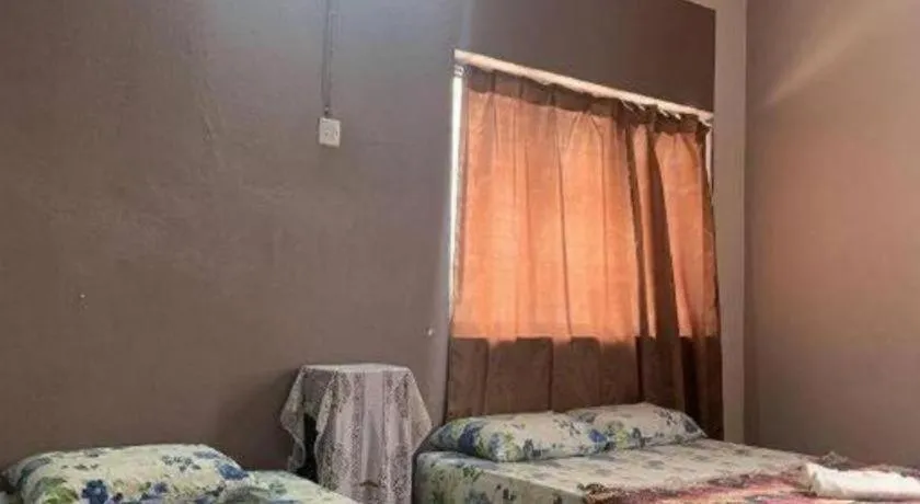 Bed in Sun Golden Inn