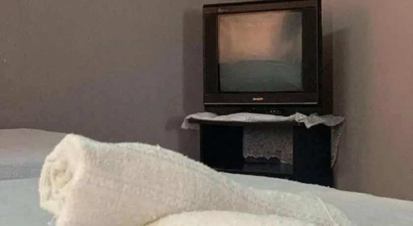 Bed in Sun Golden Inn