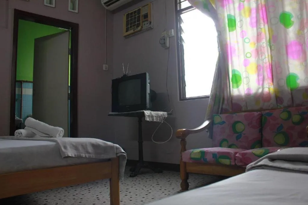 Bed in Sun Golden Inn