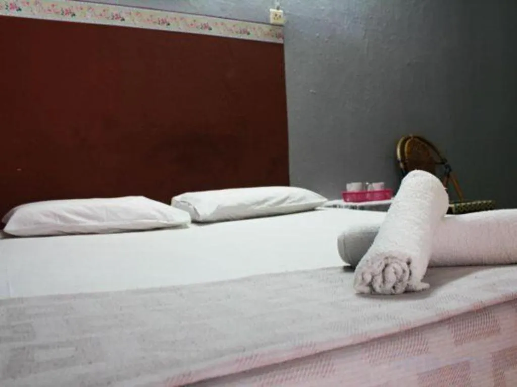 Bed in Sun Golden Inn