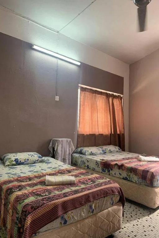 Bed in Sun Golden Inn