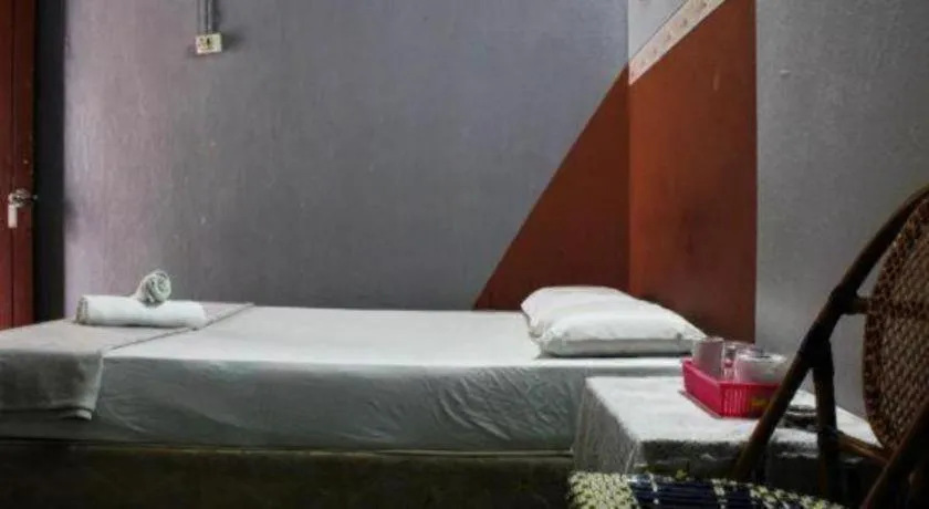 Bed in Sun Golden Inn