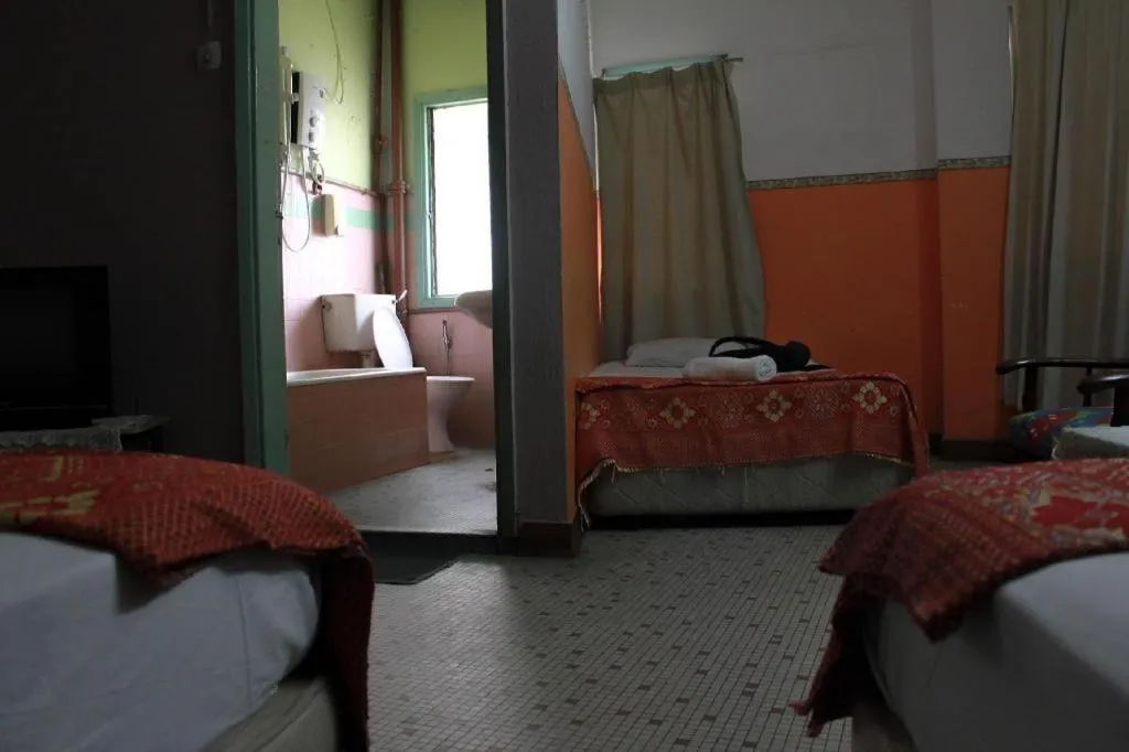 Bed in Sun Golden Inn