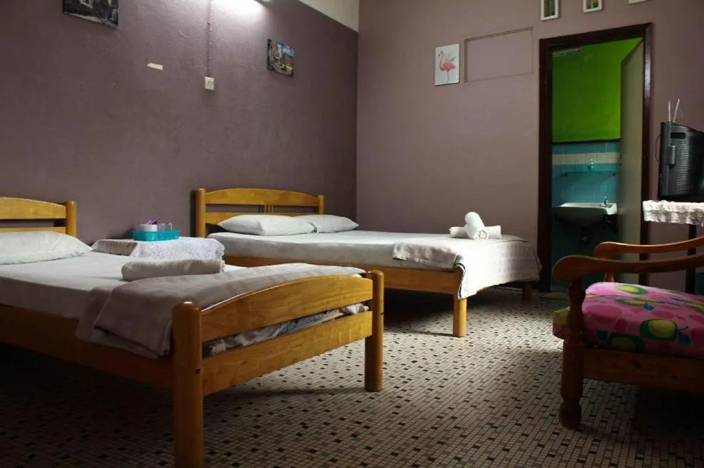 Bed in Sun Golden Inn