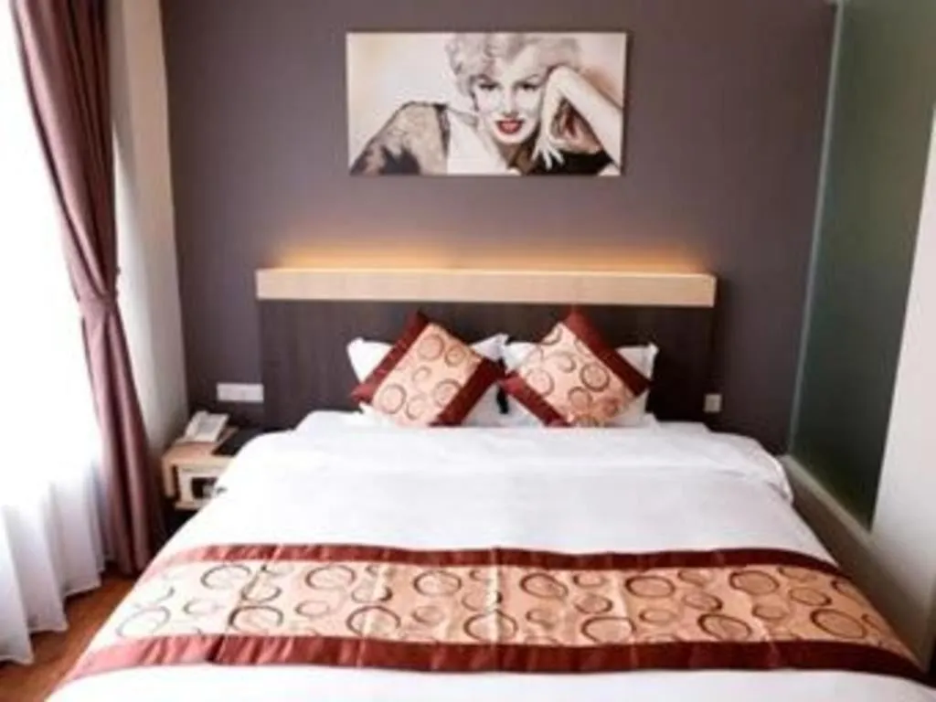 Bed in Lot 10 Boutique Hotel