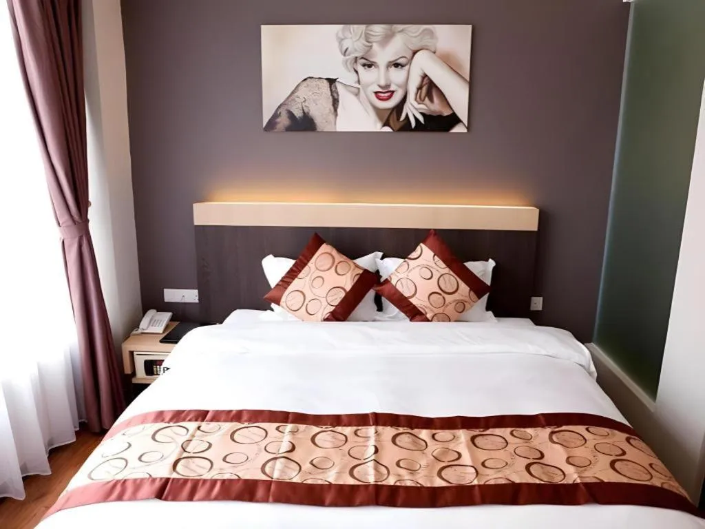 Bed in Lot 10 Boutique Hotel