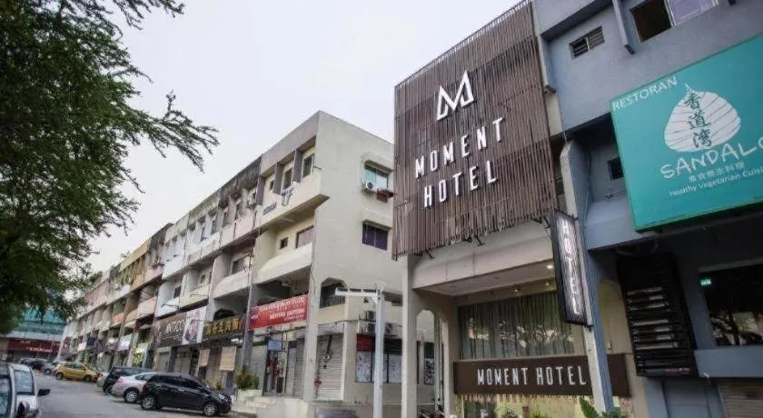 Moment Hotel