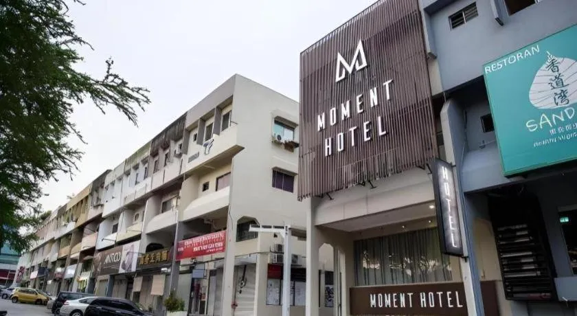 Moment Hotel