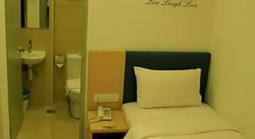 Bed in Hotel Pudu Bintang