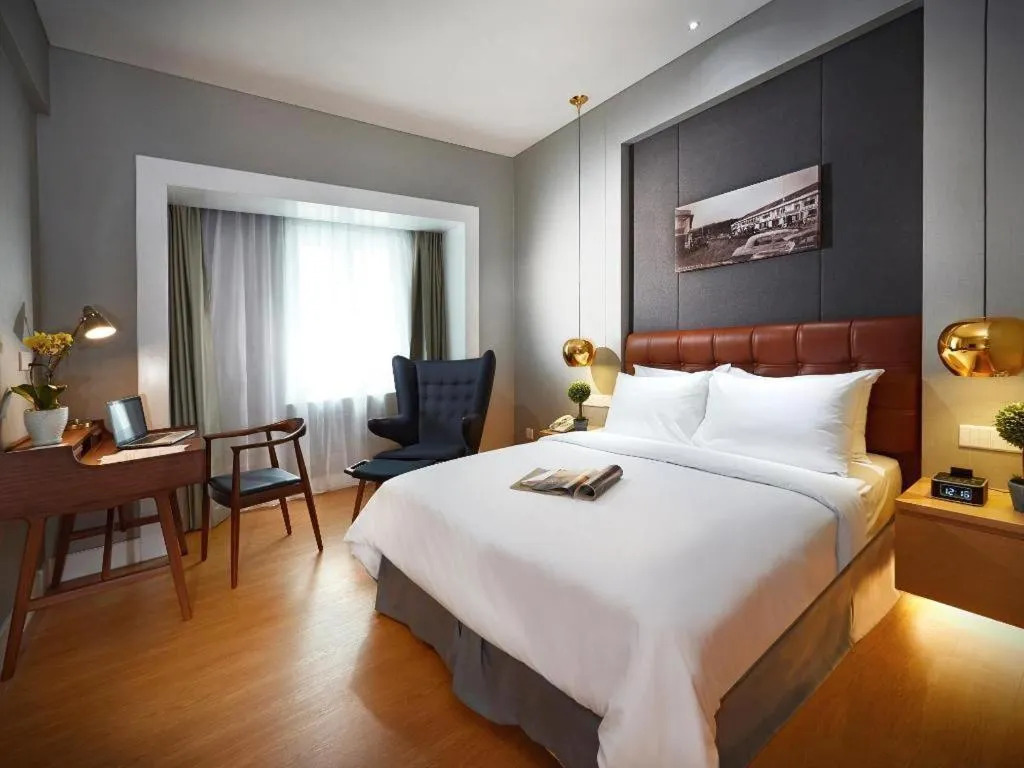 Bed in Kingwood Boutique Hotel