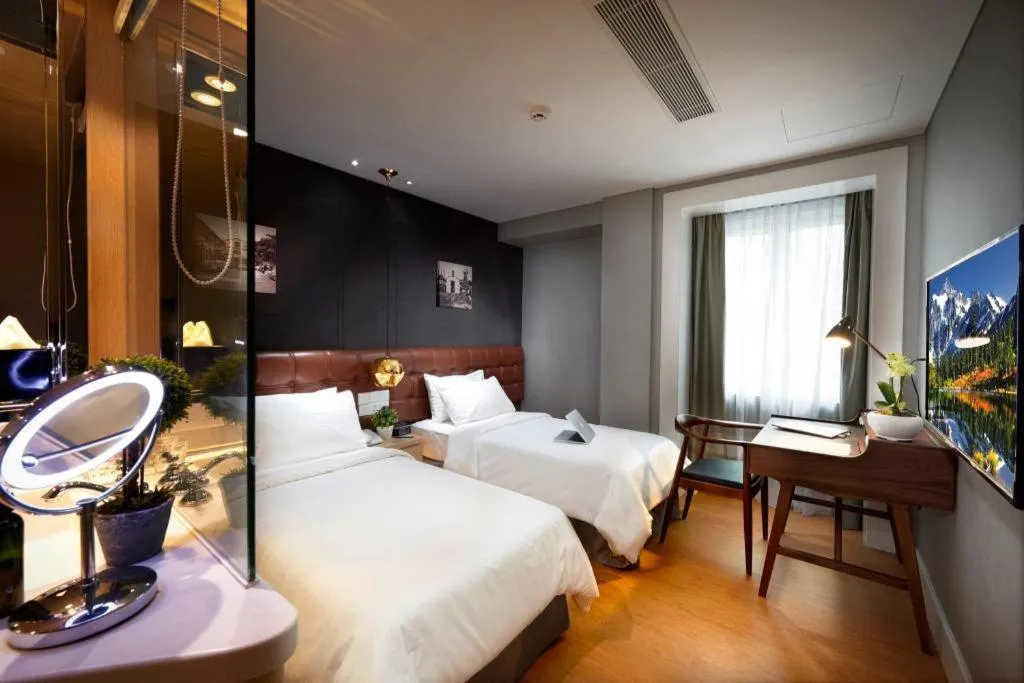 Bed in Kingwood Boutique Hotel