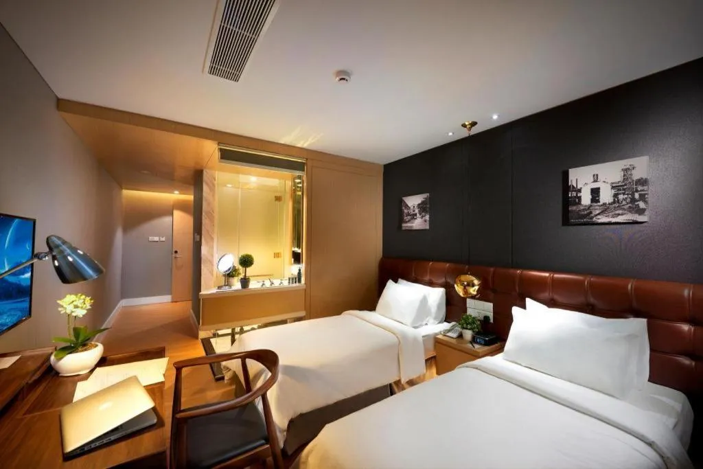 Bed in Kingwood Boutique Hotel