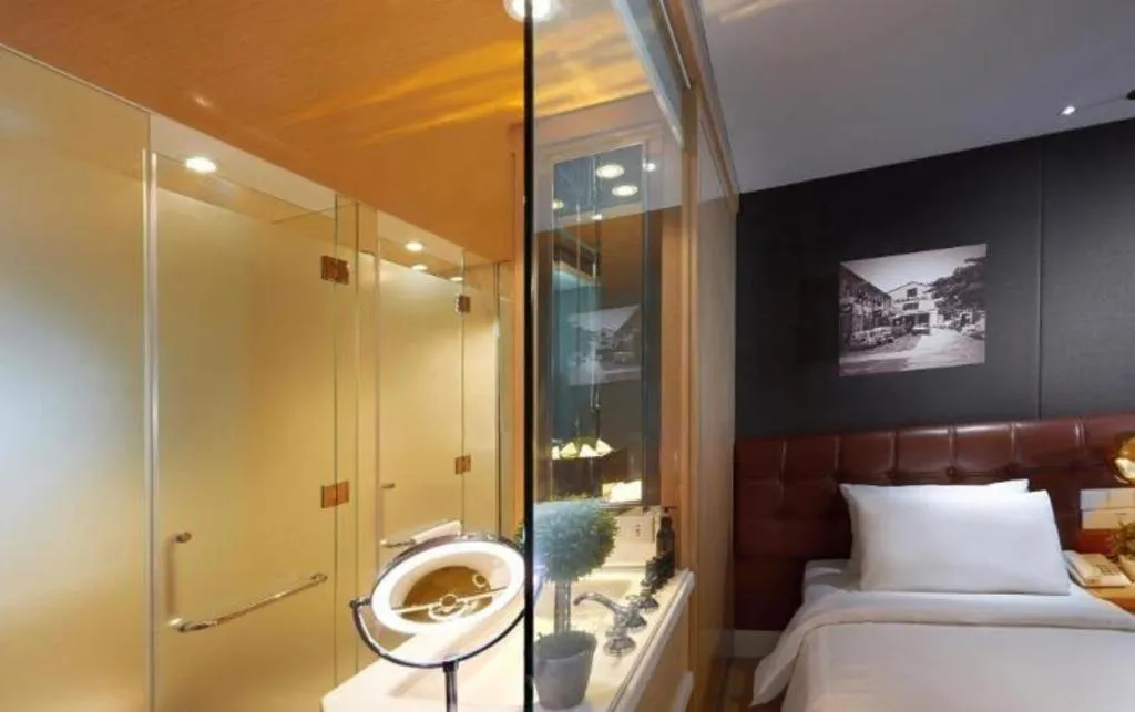 Bed in Kingwood Boutique Hotel