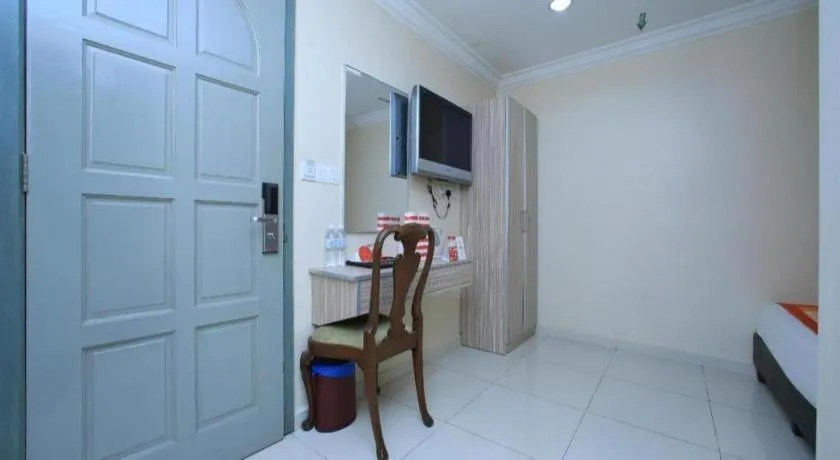 OYO 115 Hotel Safari 1
