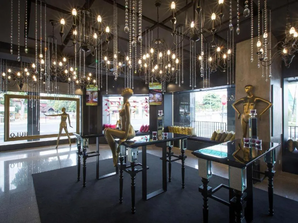 The Hulo Hotel & Gallery
