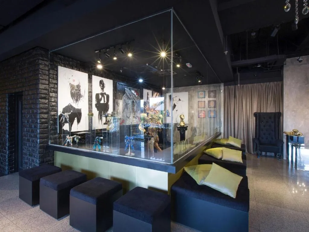 The Hulo Hotel & Gallery