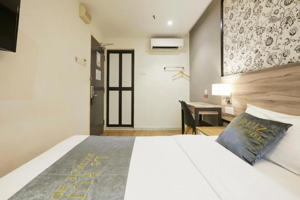 Bed in Le Ruiz Boutique Hotel