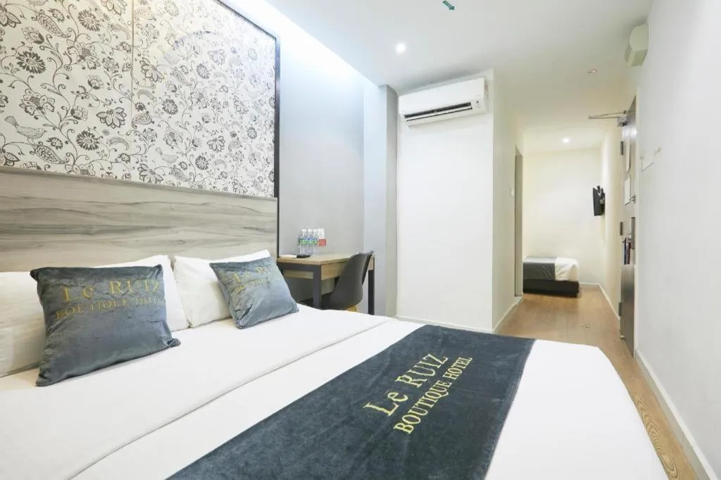 Bed in Le Ruiz Boutique Hotel